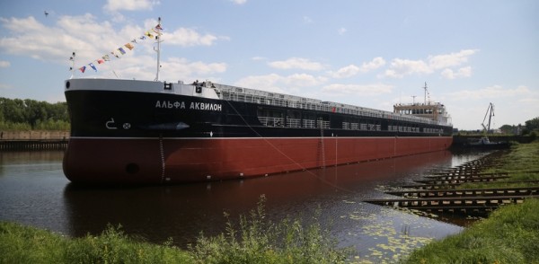 Юрий Шалабаев принял участие в церемонии спуска на воду сухогруза «Альфа Аквилон»