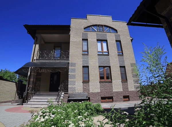 Особняк выставлен на продажу за 43 млн рублей в Кстовском районе