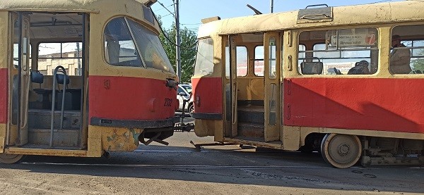 Трамвай сошел с рельсов из-за ДТП в Нижнем Новгороде