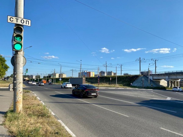 Длина «пробки» на пересечении ул. Акимова и Пролетарской после изменения светофорного режима сократилась в 5 раз 