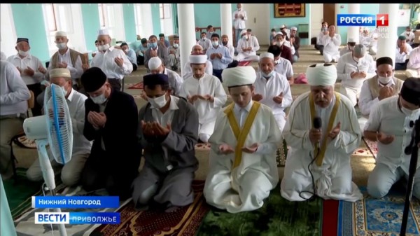 Мусульмане отмечают сегодня Курбан-байрам Мусульмане отмечают сегодня Курбан-байрам