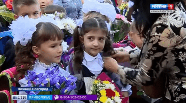 Выплаты семьям со школьниками в России начнутся досрочно - со 2 августа