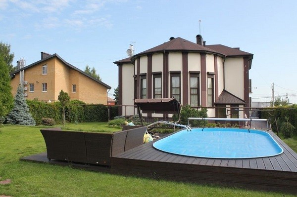 Нижегородцы продают коттедж с сауной и золотым унитазом Нижегородцы продают коттедж с сауной и золотым унитазом