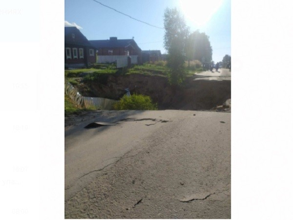 25-метровый провал грунта произошел в Павловском районе 14 августа