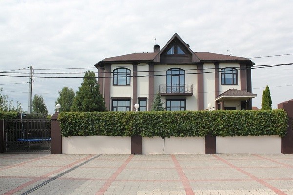 Нижегородцы продают коттедж с сауной и золотым унитазом Нижегородцы продают коттедж с сауной и золотым унитазом