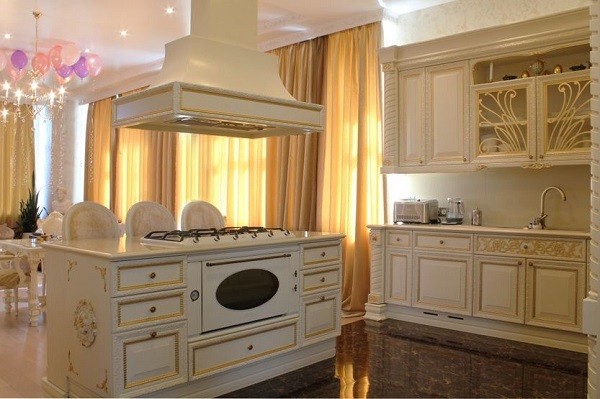 Нижегородцы продают коттедж с сауной и золотым унитазом Нижегородцы продают коттедж с сауной и золотым унитазом