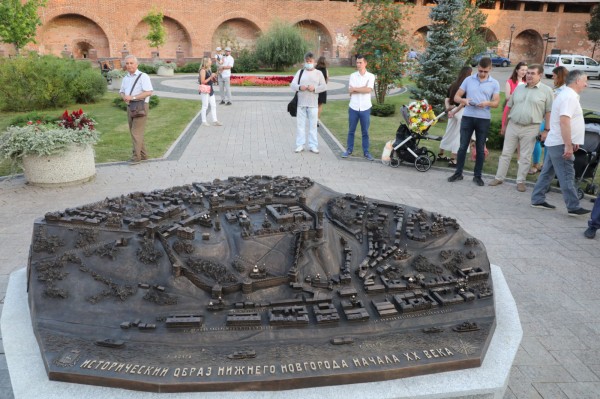 Бронзовый макет дореволюционного Нижнего Новгорода появился в Нижегородском кремле 
