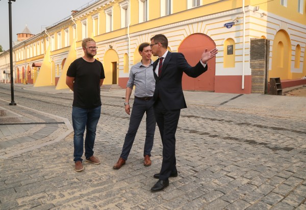 Дороге на ул. Кожевенной в центре Нижнего Новгорода после ремонта вернули исторический облик