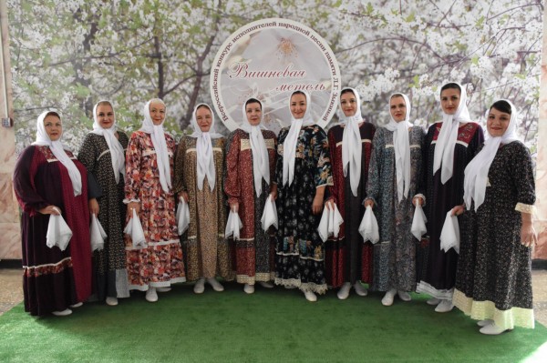 Коллективы 11 регионов страны приняли участие во Всероссийском конкурсе народной песни «Вишневая метель» в Бутурлино Коллективы 11 регионов страны приняли участие во Всероссийском конкурсе народной песни «Вишневая метель» в Бутурлино