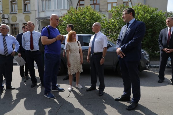 Сергей Кириенко, Игорь Комаров и Глеб Никитин посетили квартал Трех Святителей в Нижнем Новгороде 