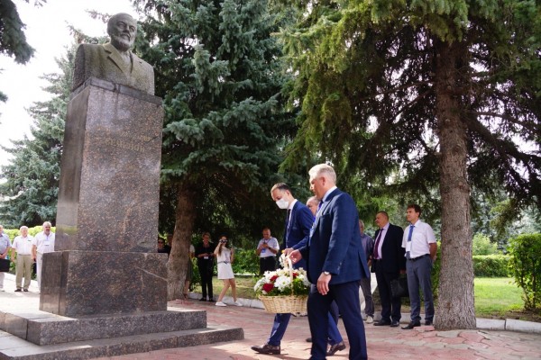 Давид Мелик-Гусейнов: «Привести специалиста в село и закрепить его там — серьезный вызов для регионального правительства» 