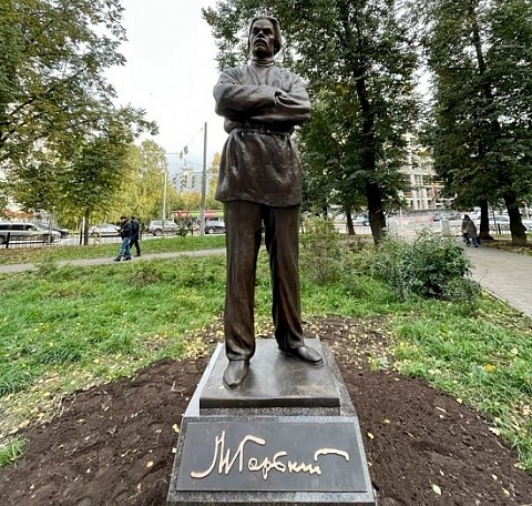 Скульптуру Максима Горького открыли в Ковалихинском сквере Скульптуру Максима Горького открыли в Ковалихинском сквере
