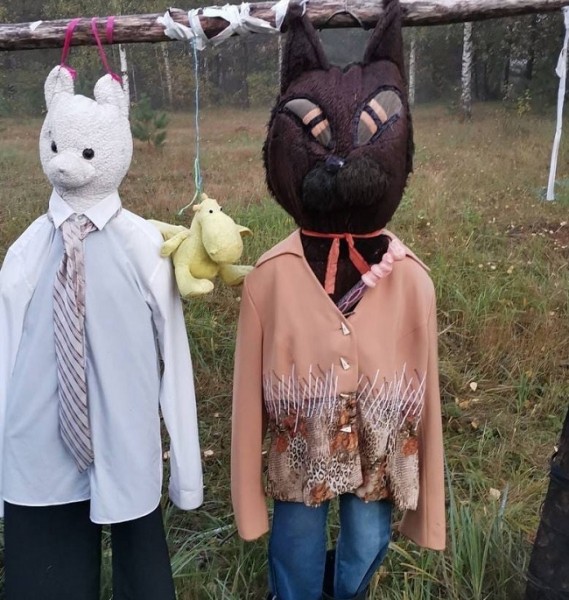 Жуткие ростовые куклы обнаружили жители в лесу под Арзамасом