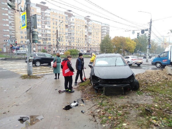 Машина каршеринга попала в ДТП, уходя от погони