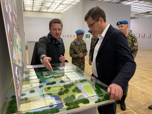 Рисунки воспитанников нижегородского лагеря «Хочу стать десантником» выставлены в Новой Третьяковке 