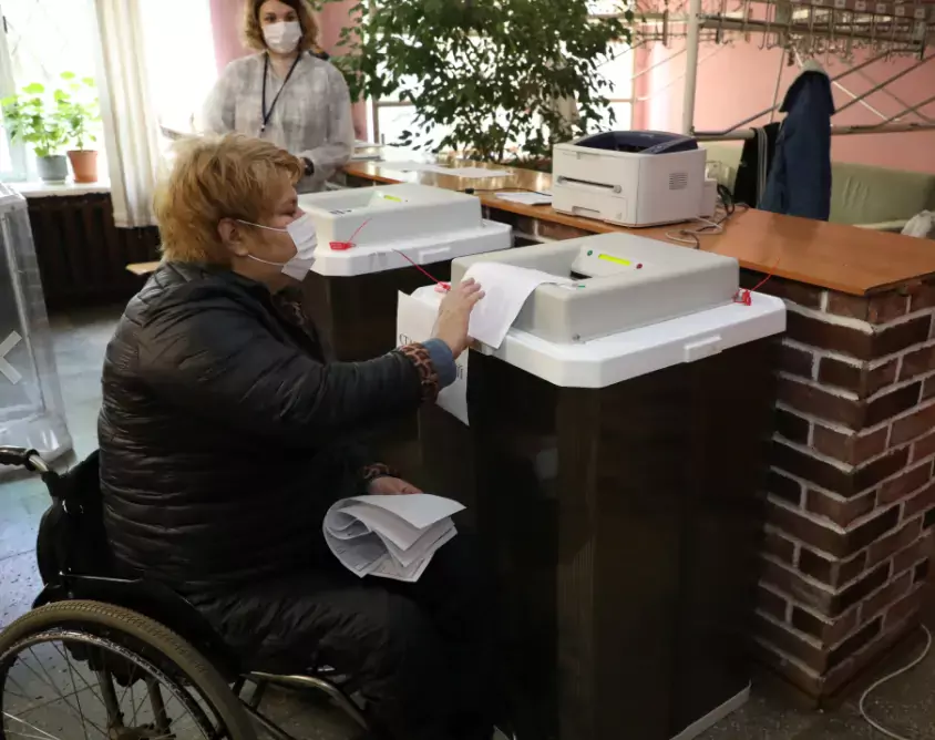 Социальное такси доставляет на избирательные участки нижегородцев с ограниченными возможностями