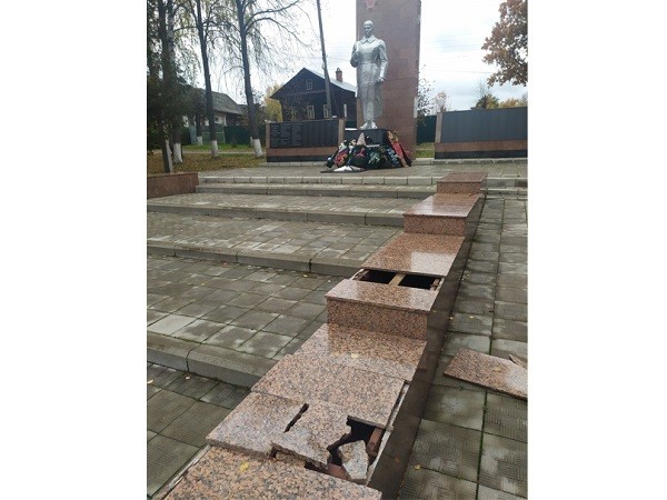 Мемориал воинам ВОВ пострадал от рук вандалов в Ветлуге Мемориал воинам ВОВ пострадал от рук вандалов в Ветлуге