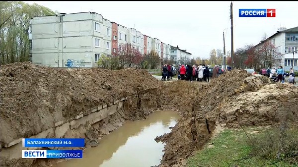 Жители пяти домов улицы Профсоюзной в Балахне уже три недели живут без холодной воды