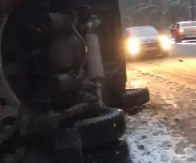 Рейсовый автобус перевернулся на трассе под Дзержинском: очевидцы сообщают о пострадавших (видео)