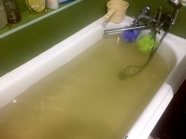 Нижегородцы показали «шампанское» из крана в Новинках