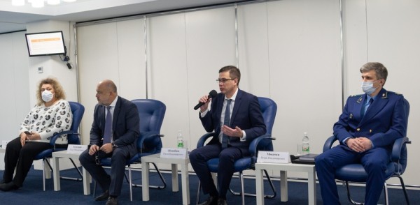 Юрий Шалабаев поддержал инициативу о введении льгот для предпринимателей по работе зимних и летних веранд в кафе