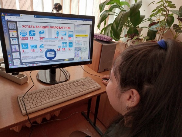 Ученики нижегородской школы №138 и их родители присоединились к Всероссийскому фестивалю #ВместеЯрче 