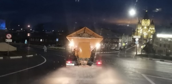 В связи с похолоданием песко-соляной смесью начали посыпать мосты и съезды в Нижнем Новгороде