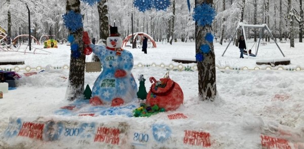 100 снеговиков украсили парк культуры и отдыха им.А.С.Пушкина в Советском районе