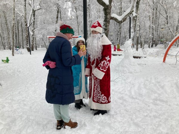 100 снеговиков украсили парк культуры и отдыха им.А.С.Пушкина в Советском районе