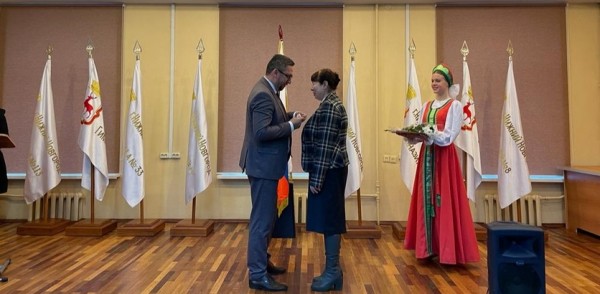 Работникам сферы образования Нижегородского района вручили юбилейные медали Работникам сферы образования Нижегородского района вручили юбилейные медали