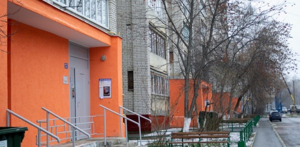 Придомовую территорию на ул. Адмирала Макарова комплексно благоустроили по нацпроекту «Жильё и городская среда»