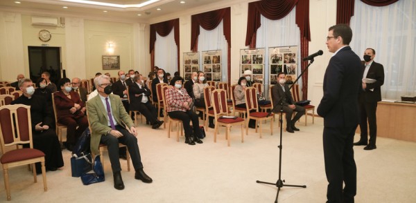 Юрий Шалабаев презентовал книгу «Вместе и навсегда», созданную вместе с национальными и религиозными организациями Нижнего Новгорода