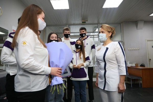 Активисты Российского движения школьников поздравили Героев России Активисты Российского движения школьников поздравили Героев России