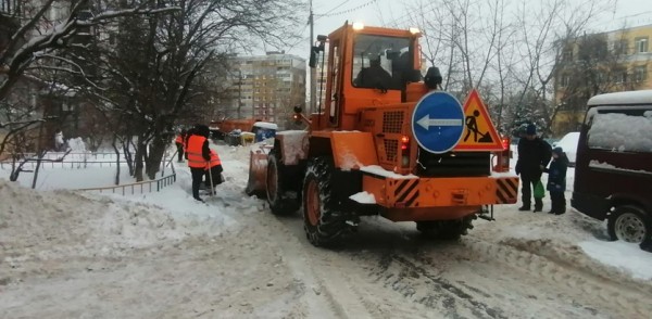 Юрий Шалабаев: «Необходимо усилить работу по уборке от снега дворовых территорий» 