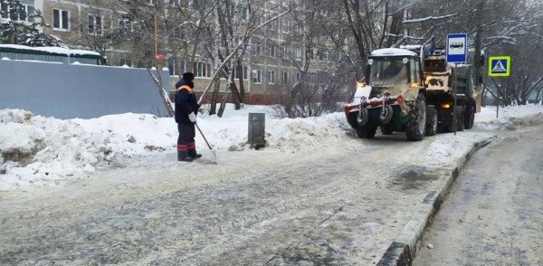 В Московском районе проверили качество содержания дорог, дворов и контейнерных площадок