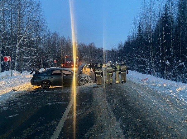Опубликованы фото ДТП с шестью пострадавшими под Чкаловском  
