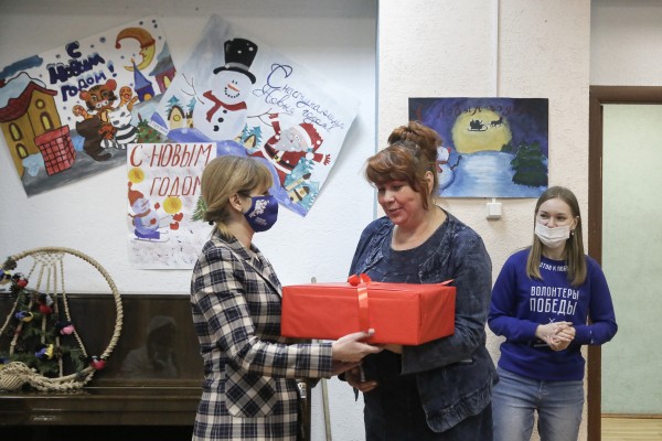 Юрий Шалабаев исполнил новогоднее желание воспитанников Первого санаторно-курортного детского дома, подарив шведскую стенку 