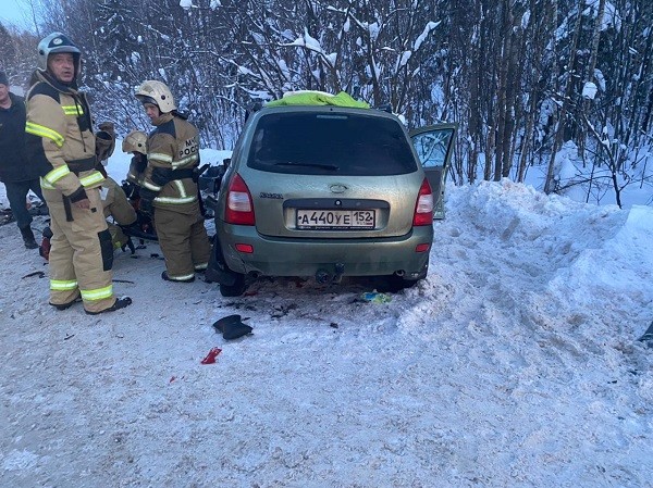 Опубликованы фото ДТП с шестью пострадавшими под Чкаловском  