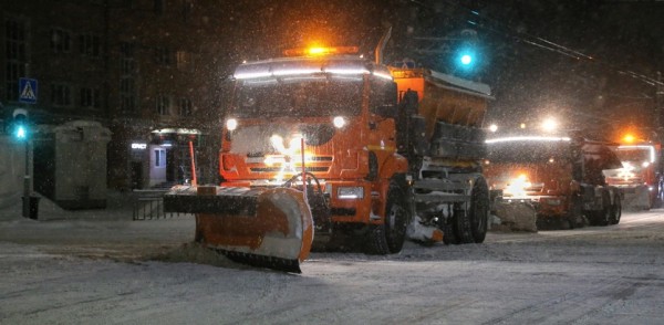 Коммунальщики начали новый цикл работ по уборке снега