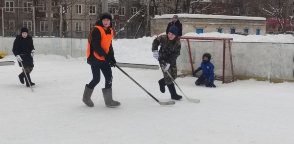 Команды школы № 183 и гимназии № 80 победили в Сормовском районном турнире по хоккею в валенках