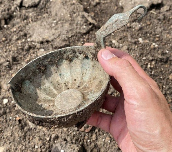 Серебряный корец ХVII века обнаружили при раскопках под Арзамасом Серебряный корец ХVII века обнаружили при раскопках под Арзамасом