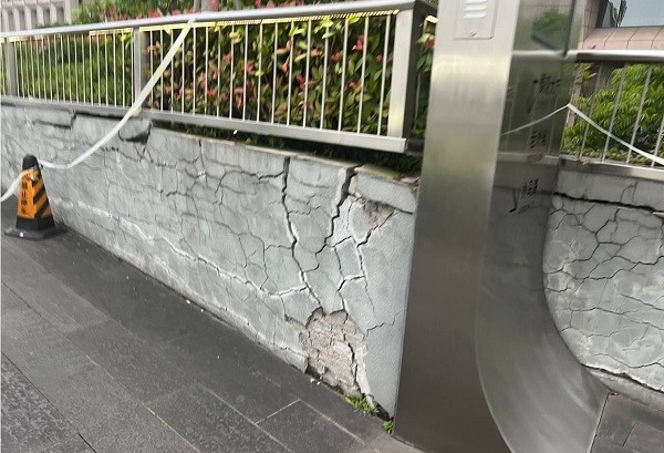 Глеб Никитин совершил пробежку по набережной Вайтань в Шанхае