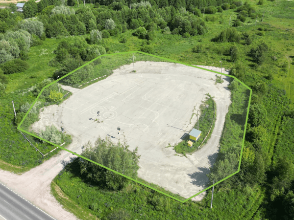 Три имущественных комплекса под коммерцию продают на Бору Три имущественных комплекса под коммерцию продают на Бору