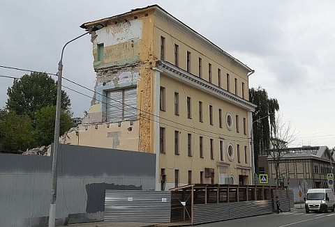 Сносить здание бывшего мясокомбината начали в центре Нижнего Новгорода