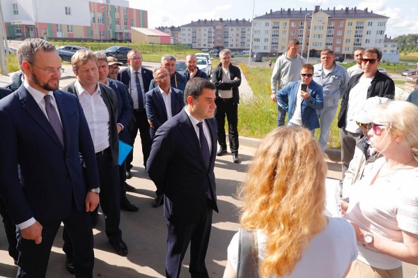 Дольщикам ЖК «Европейский» и «Новинки Смарт Сити» вручили ключи от квартир Дольщикам ЖК «Европейский» и «Новинки Смарт Сити» вручили ключи от квартир