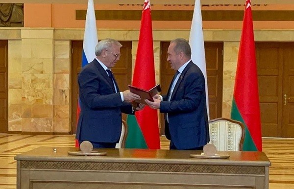 Спикер ЗСНО Евгений Люлин подписал соглашения с тремя облсоветами Беларуси