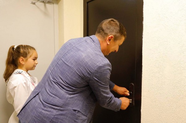 Дольщикам ЖК «Европейский» и «Новинки Смарт Сити» вручили ключи от квартир Дольщикам ЖК «Европейский» и «Новинки Смарт Сити» вручили ключи от квартир