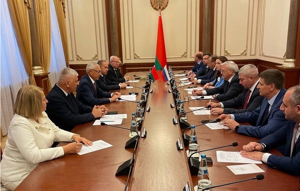 Спикер ЗСНО Евгений Люлин подписал соглашения с тремя облсоветами Беларуси