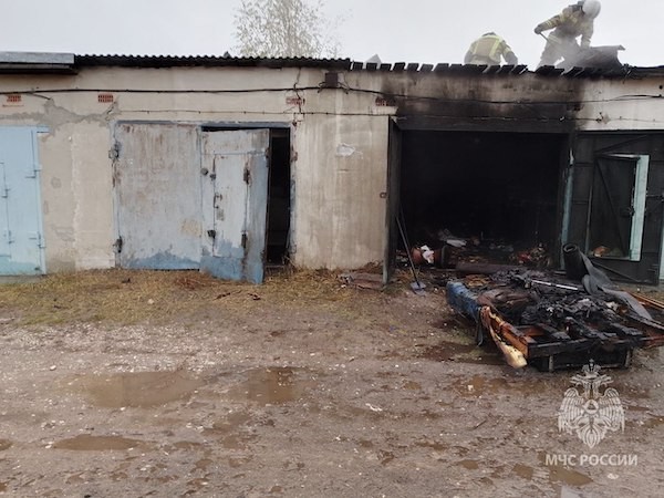 Гараж на площади в 24 «квадрата» сгорел в Дзержинске 
