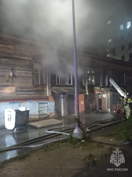 Многоквартирный дом сгорел на Большой Покровской в ночь на 21 октября 